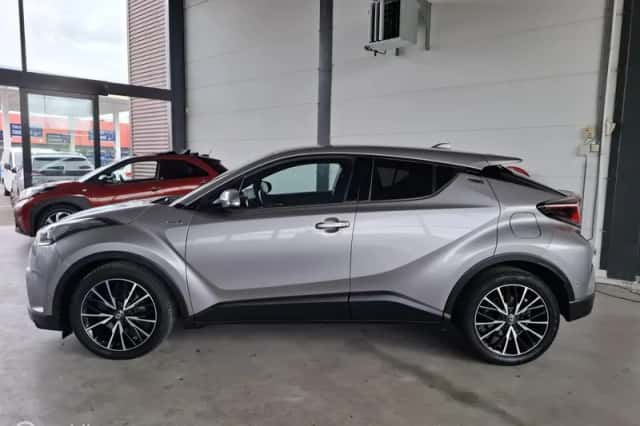 Toyota C-HR (2019) thumbnail 5