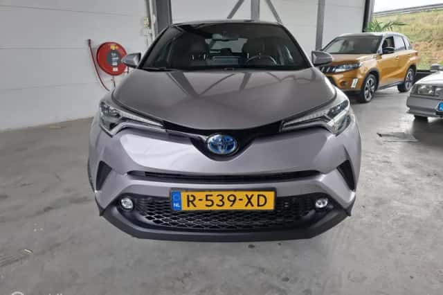 Toyota C-HR (2019) thumbnail 6