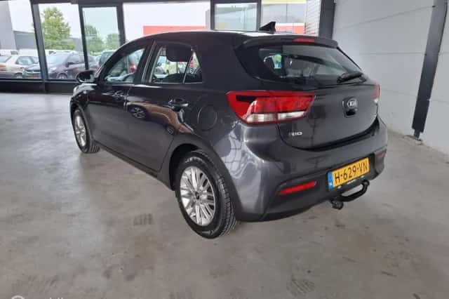 Kia Rio (2020) thumbnail 2
