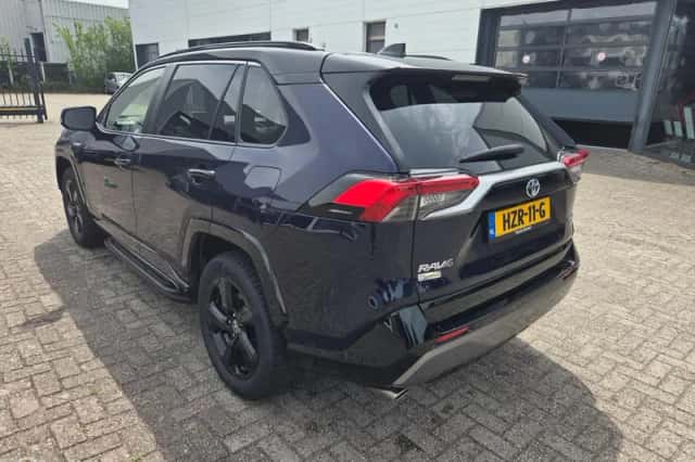 Toyota RAV4 (2021) thumbnail 3