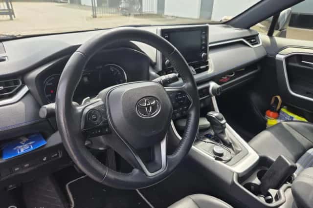 Toyota RAV4 (2021) thumbnail 4