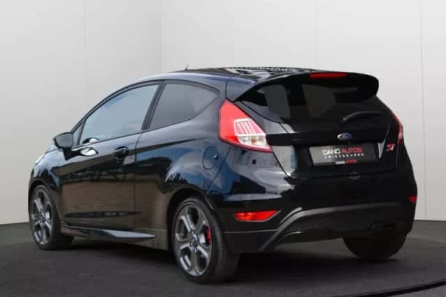 Ford Fiesta (2016) thumbnail 3