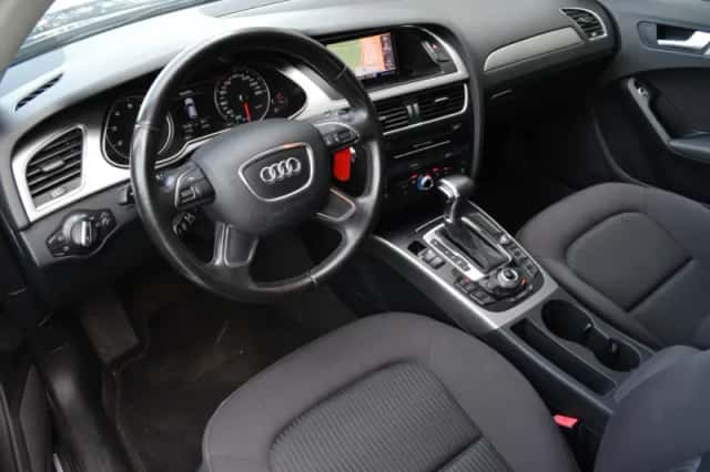 Audi A4 (2012) thumbnail 6