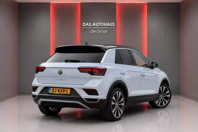 Volkswagen T-Roc (2018) thumbnail 3