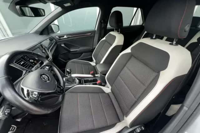 Volkswagen T-Roc (2018) thumbnail 5