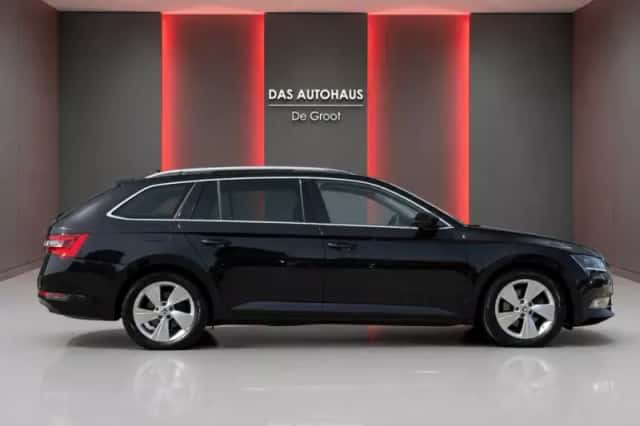 Škoda Superb (2016) thumbnail 5
