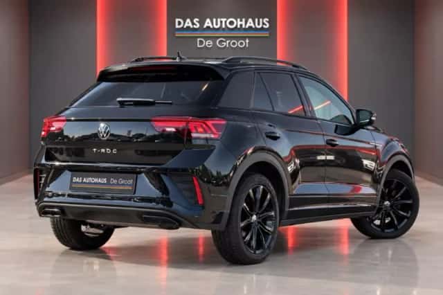 Volkswagen T-Roc (2023) thumbnail 3