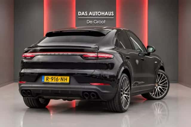 Porsche Cayenne Coupé (2022) thumbnail 3