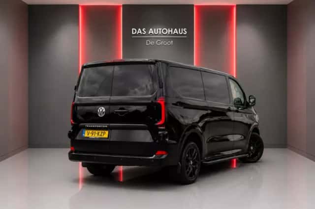 Volkswagen Transporter (2024) thumbnail 3