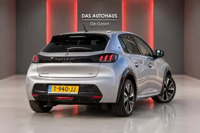 Peugeot e-208 (2022) thumbnail 3