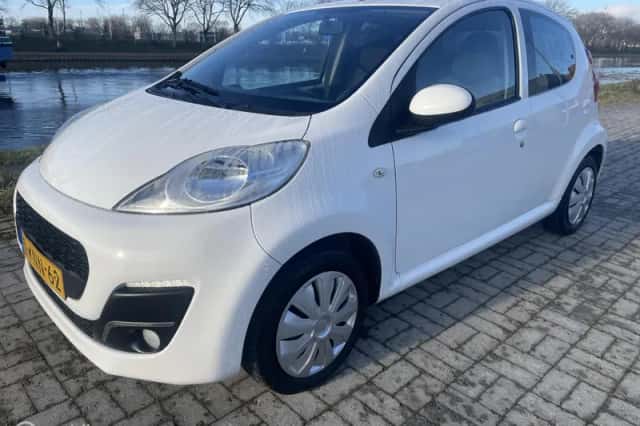 Peugeot 107 (2013) thumbnail 2