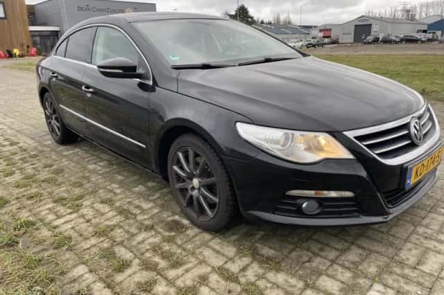 Volkswagen Passat (2010) thumbnail 1