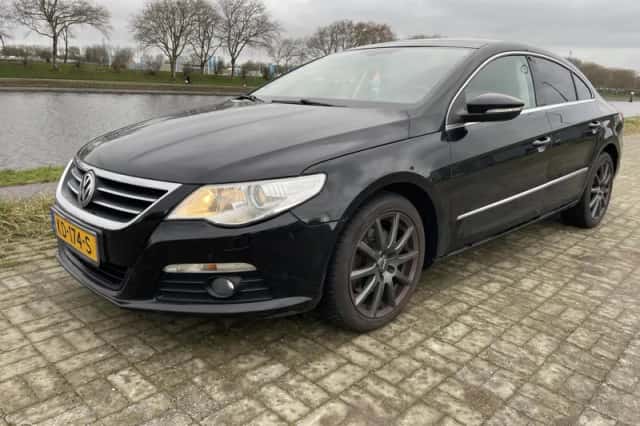 Volkswagen Passat (2010) thumbnail 2