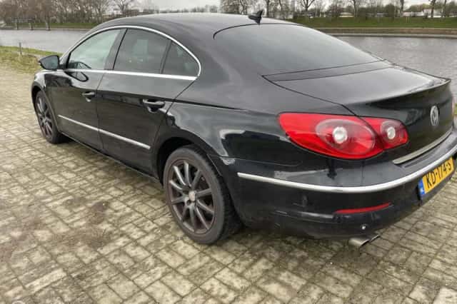 Volkswagen Passat (2010) thumbnail 4