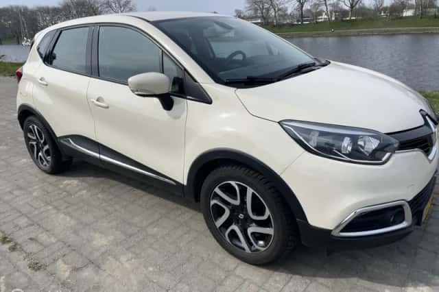 Renault Captur (2014) thumbnail 2