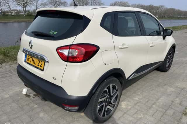 Renault Captur (2014) thumbnail 3