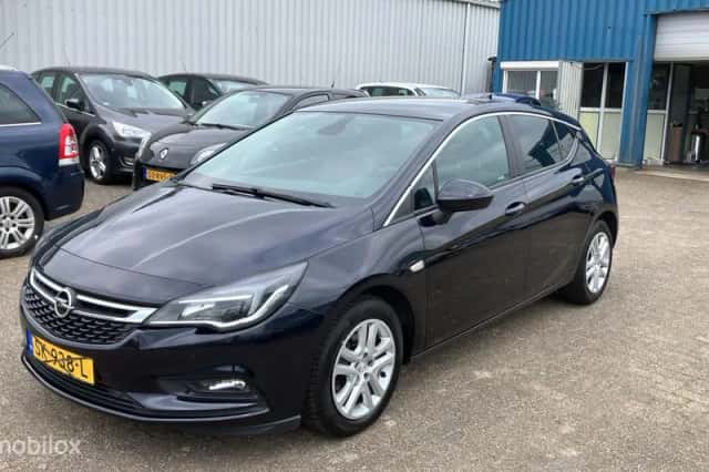 Opel Astra (2018) thumbnail 2