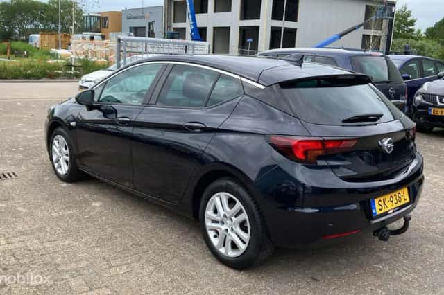 Opel Astra (2018) thumbnail 4