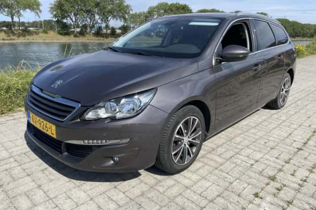 Peugeot 308 (2015) thumbnail 1