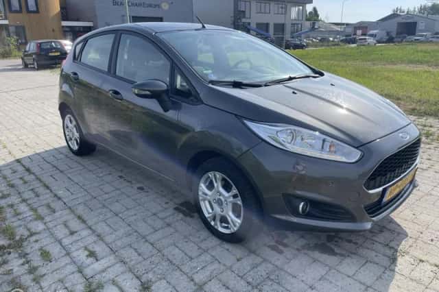 Ford Fiesta (2017) thumbnail 2