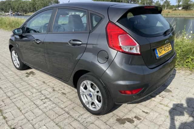 Ford Fiesta (2017) thumbnail 3