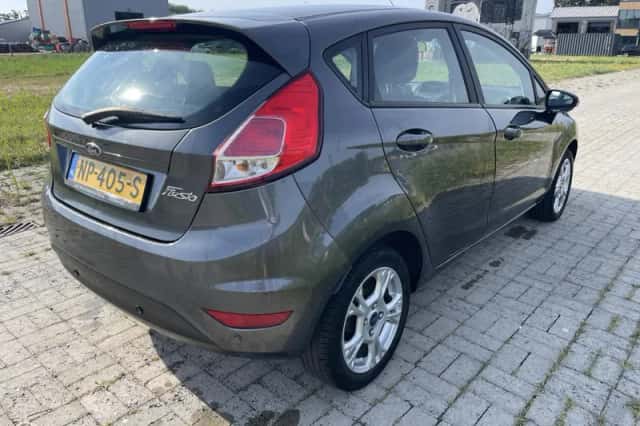 Ford Fiesta (2017) thumbnail 4
