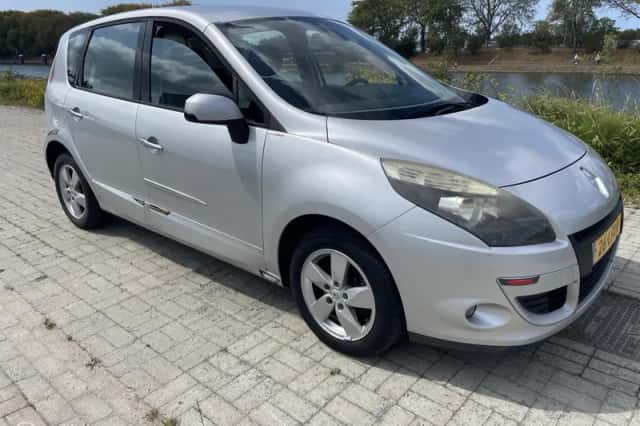 Renault Scénic (2010) thumbnail 2