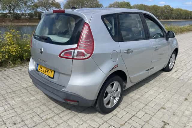 Renault Scénic (2010) thumbnail 3