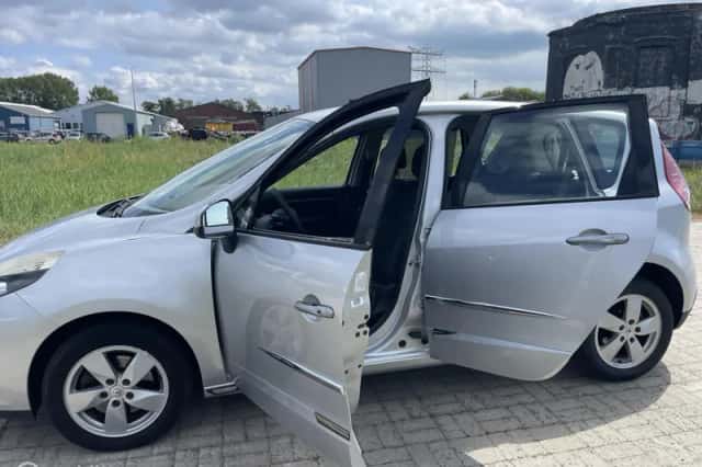Renault Scénic (2010) thumbnail 4
