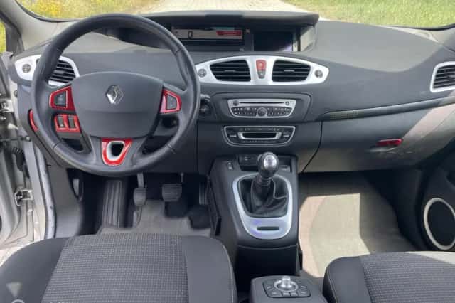 Renault Scénic (2010) thumbnail 5
