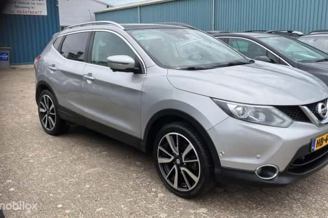 Nissan Qashqai (2015) thumbnail 2
