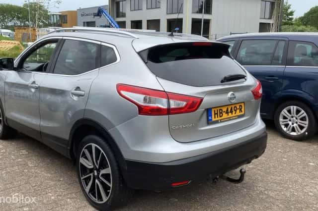 Nissan Qashqai (2015) thumbnail 3