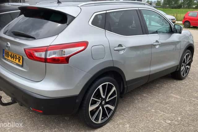 Nissan Qashqai (2015) thumbnail 4