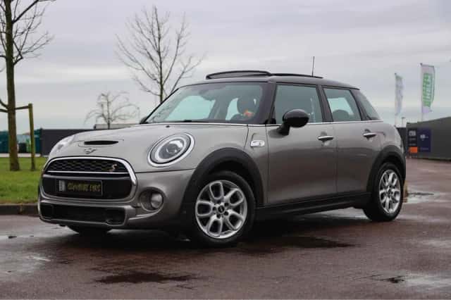 MINI Cooper S (2019) thumbnail 1