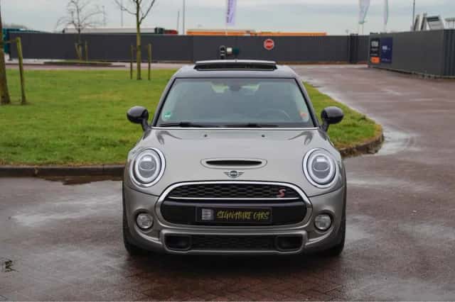 MINI Cooper S (2019) thumbnail 3