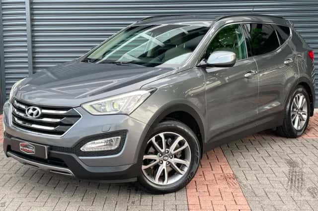 Hyundai Santa Fe (2012) thumbnail 2