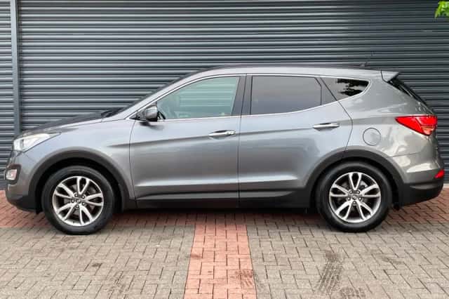 Hyundai Santa Fe (2012) thumbnail 3