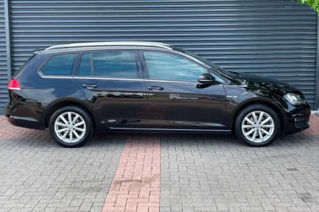 Volkswagen Golf (2015) thumbnail 5