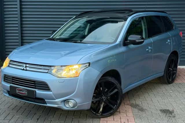 Mitsubishi Outlander (2013) thumbnail 2