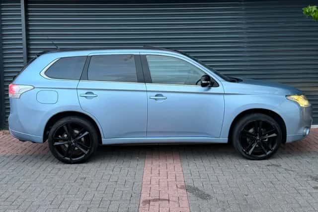 Mitsubishi Outlander (2013) thumbnail 3