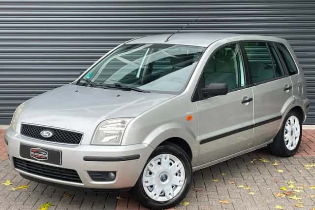 Ford Fusion (2003) thumbnail 2