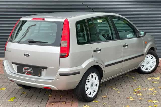 Ford Fusion (2003) thumbnail 4