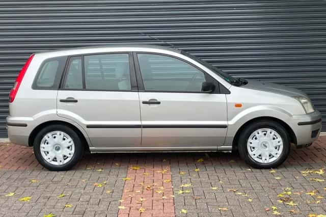 Ford Fusion (2003) thumbnail 5