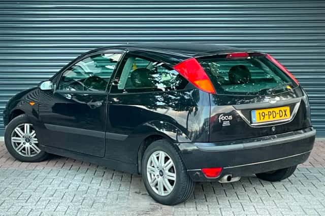 Ford Focus (2004) thumbnail 3
