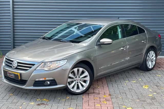Volkswagen Passat (2010) thumbnail 2