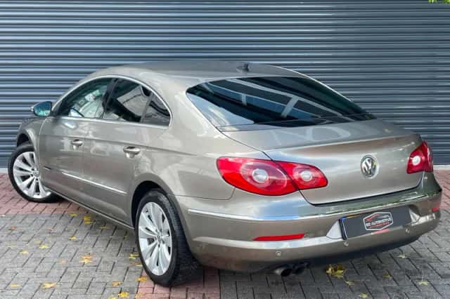 Volkswagen Passat (2010) thumbnail 3