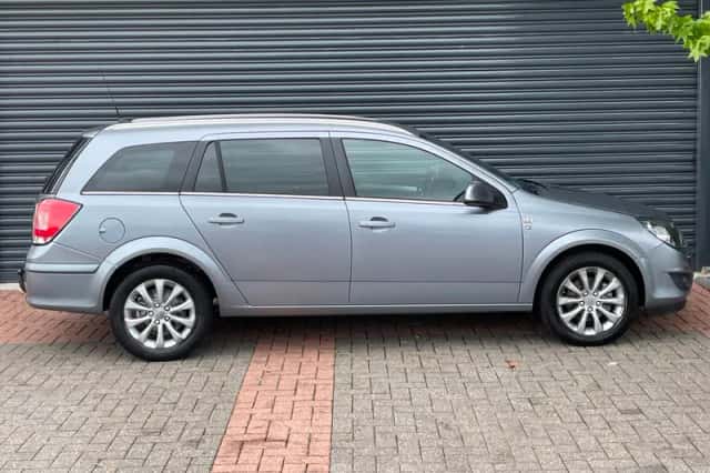 Opel Astra (2010) thumbnail 5