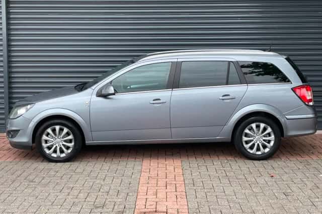Opel Astra (2010) thumbnail 6