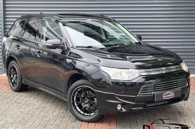 Mitsubishi Outlander (2014) thumbnail 1