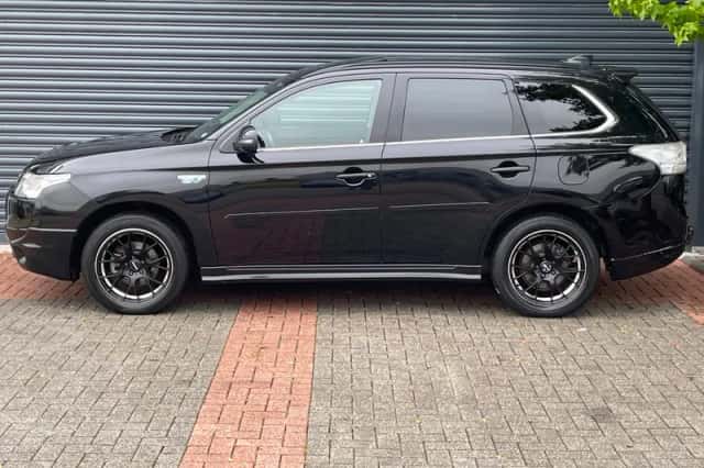 Mitsubishi Outlander (2014) thumbnail 6